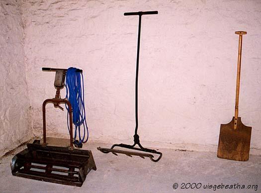[Malting tools]