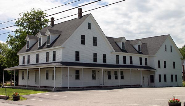 [Union Hotel (Red Coach Inn, VFW Hall) in 2004]