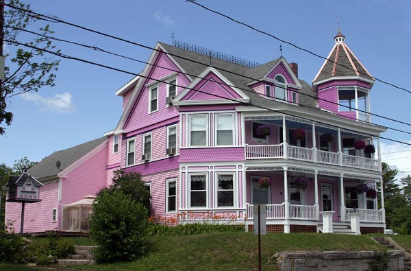 [Wadleigh House (Main Street and Middleton Hill Road) in 2004]